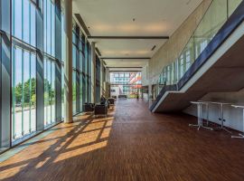 Schutz vor Sonneneinstrahlung im neuen Multifunktionsgebäude des Deutschen Primatenzentrums in Göttingen