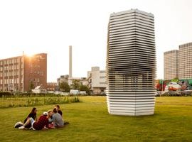 Lamellenkonstruktion mit drei Hebe- Klappläden für den Smog Free Tower