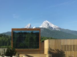 Innenliegende Aluminiumlamellen im Haus der Berge