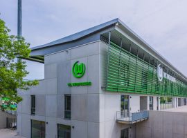 Sonnenschutz mit Fassadengestaltung für das neue AOK Stadion des VfL Wolfsburg