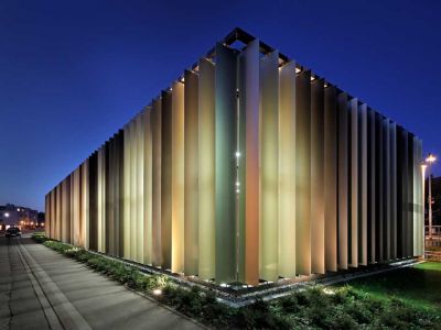 Aluminium Großlamellen an der Bibliothek Dusslingen